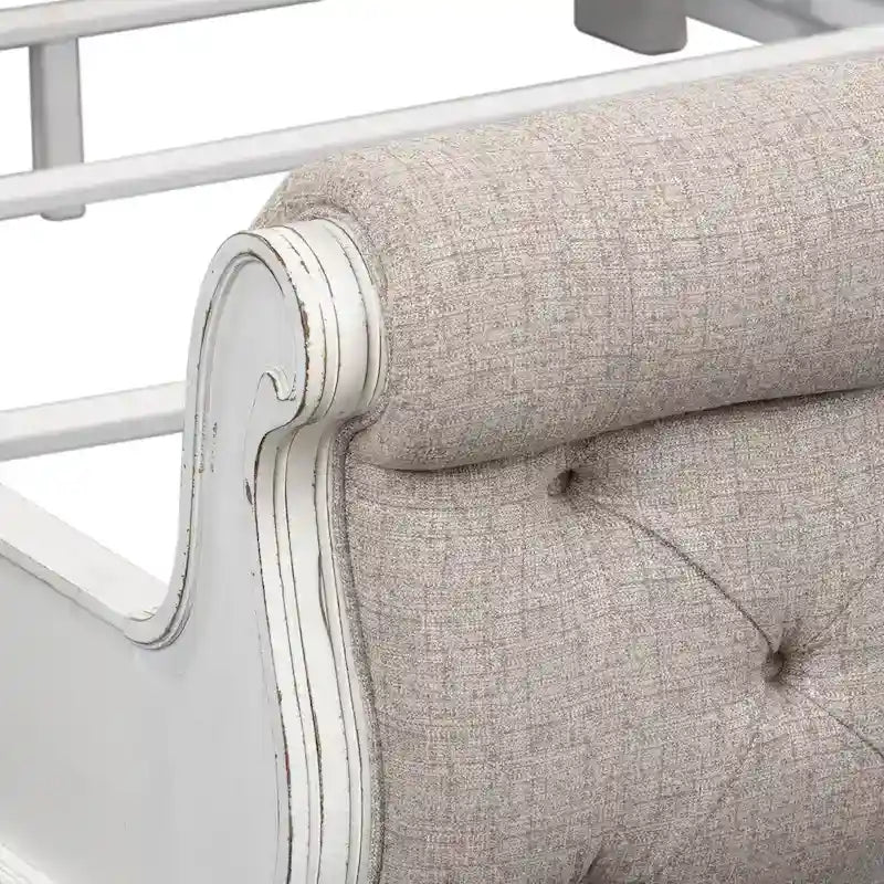 Gepolstertes Schlittenbett in Antikweiß, King-Size